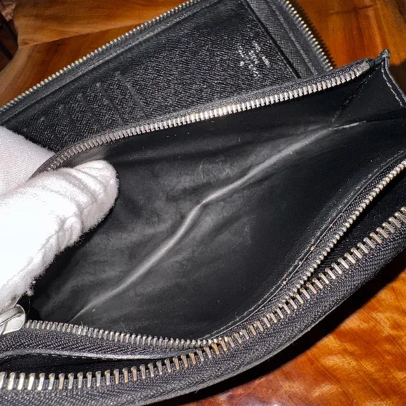 Louis Vuitton
2014 Damier Graphite Pattern Zippy Organizer Wallet - Picture 5 of 17